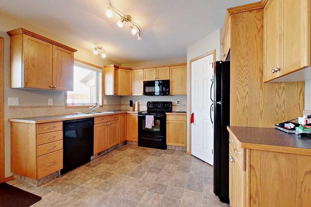 82 Jaspar Crescent, House detached with 5 bedrooms, 3 bathrooms and 2 parking in Red Deer AB | Image 2
