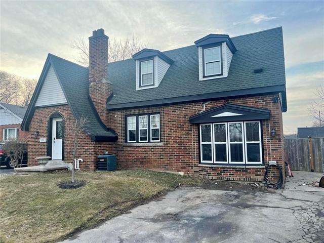 183 Lake Avenue N, House detached with 4 bedrooms, 2 bathrooms and 3 parking in Hamilton ON | Image 2