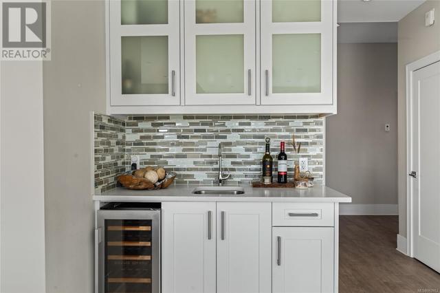 bonus sink and bar area with wine fridge | Image 19