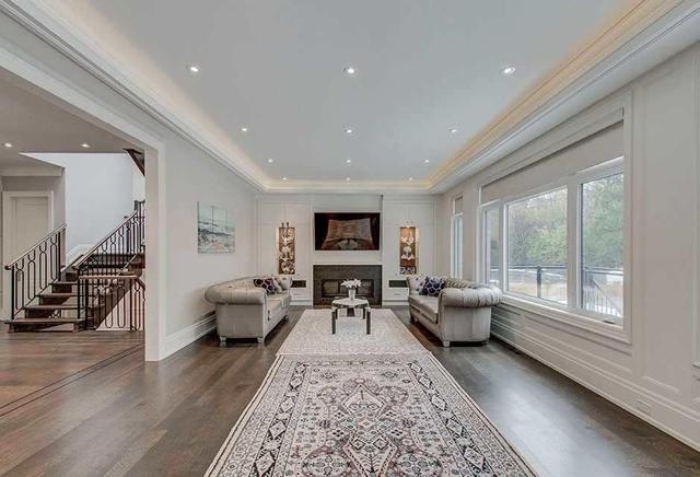 28 Caswell Dr, House detached with 4 bedrooms, 7 bathrooms and 3 parking in Toronto ON | Image 8