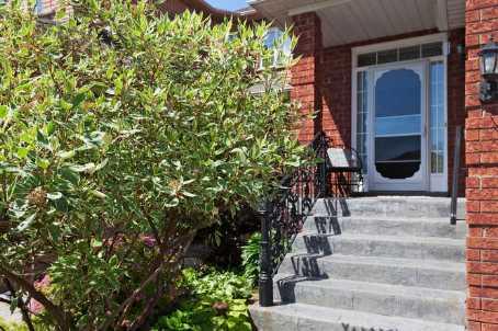 8 Thornton Cres, House detached with 4 bedrooms, 4 bathrooms and 2 parking in Markham ON | Image 2
