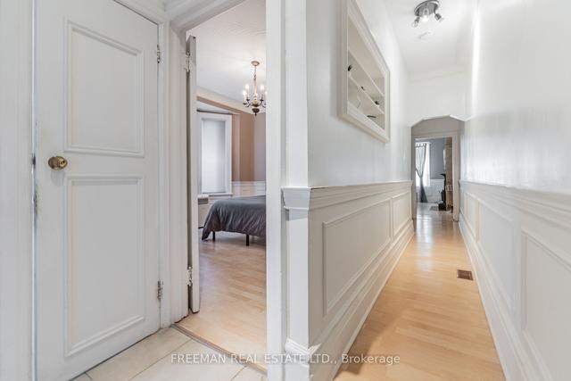 641 Bathurst St, House semidetached with 5 bedrooms, 3 bathrooms and 2 parking in Toronto ON | Image 2