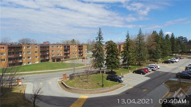 408 - 2000 Jasmine Crescent, Condo with 2 bedrooms, 1 bathrooms and 1 parking in Ottawa ON | Image 2