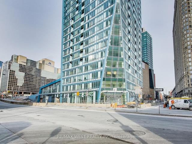 4407 - 8 The Esplanade Ave, Condo with 2 bedrooms, 2 bathrooms and 1 parking in Toronto ON | Image 1