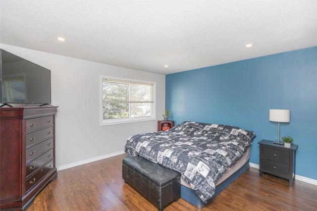 44 Armadale Cres, House semidetached with 3 bedrooms, 3 bathrooms and 3 parking in Ottawa ON | Image 2