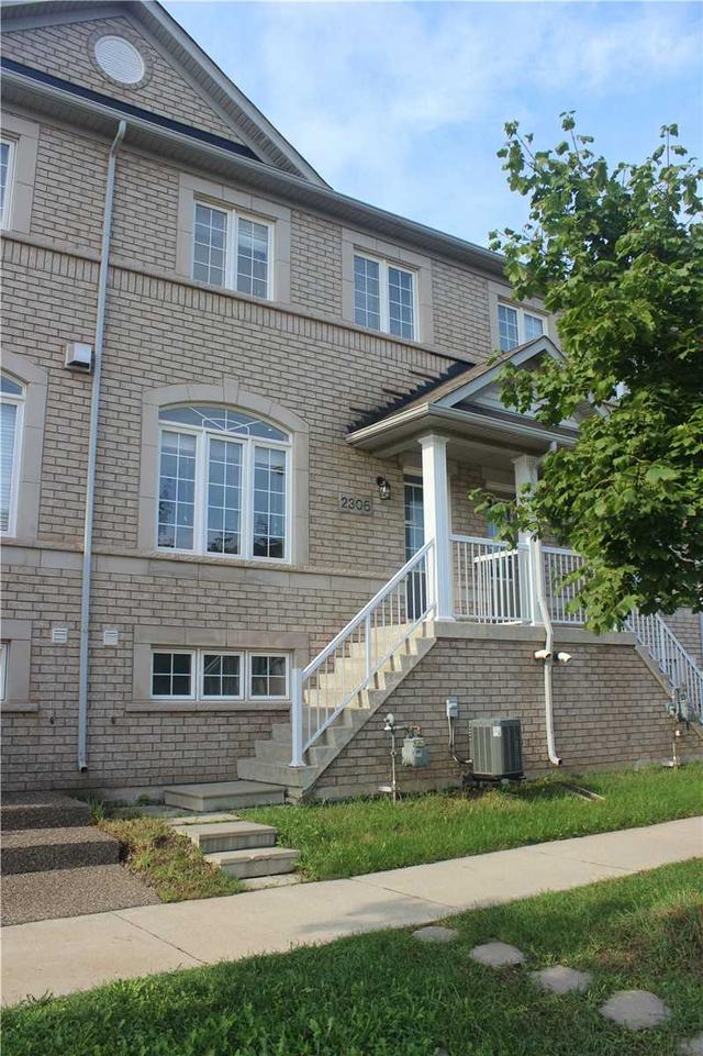 2306 Sutton Dr, House attached with 3 bedrooms, 3 bathrooms and 3 parking in Burlington ON | Card Image