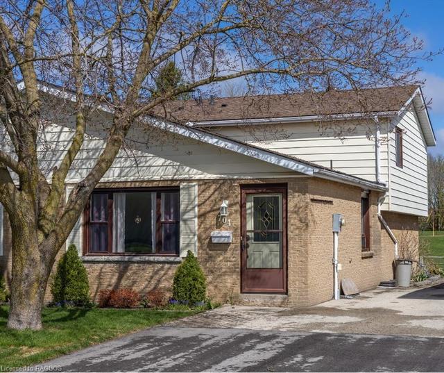 704 11th Street, House semidetached with 3 bedrooms, 1 bathrooms and 4 parking in Hanover ON | Image 12