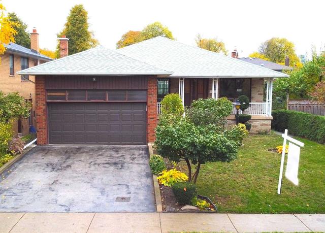 33 Russell Rd, House detached with 3 bedrooms, 3 bathrooms and 4 parking in Toronto ON | Image 1