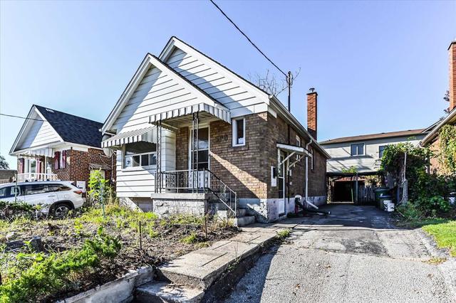 688 Cosburn Ave, House detached with 2 bedrooms, 2 bathrooms and 3 parking in Toronto ON | Image 5