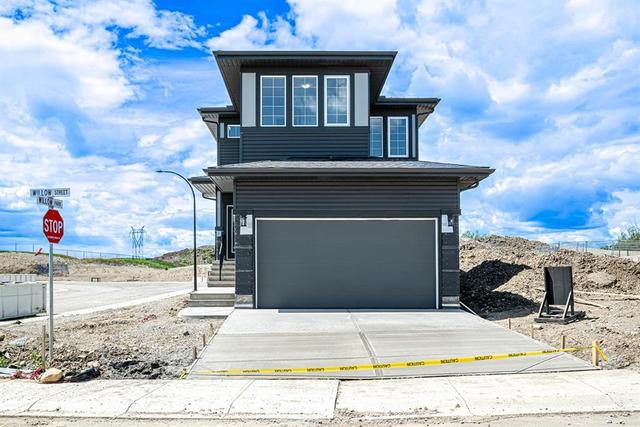8 Willow Street, House detached with 3 bedrooms, 2 bathrooms and 4 parking in Cochrane AB | Image 1