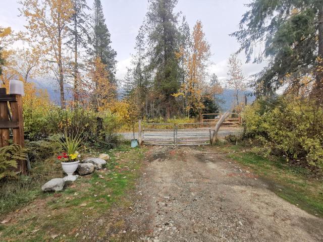 6116 Erindale Road, House detached with 2 bedrooms, 2 bathrooms and null parking in Central Kootenay E BC | Image 22