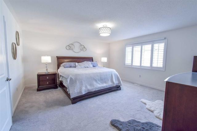 110 Major Cres, House detached with 4 bedrooms, 4 bathrooms and 4 parking in Aurora ON | Image 2