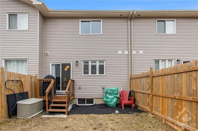 46 Vimy Ridge Crescent, Townhouse with 3 bedrooms, 2 bathrooms and 3 parking in Arnprior ON | Image 26