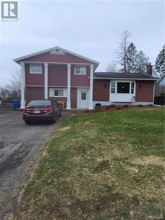 111 Henry Street, House detached with 3 bedrooms, 1 bathrooms and null parking in Woodstock NB | Image 1