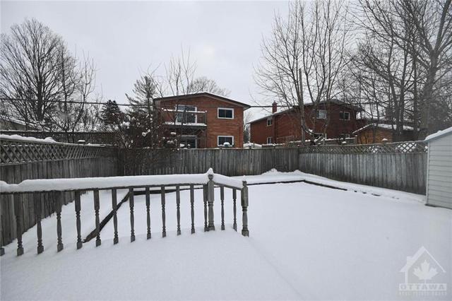 865 Rob Roy Avenue, Home with 3 bedrooms, 2 bathrooms and 3 parking in Ottawa ON | Image 27