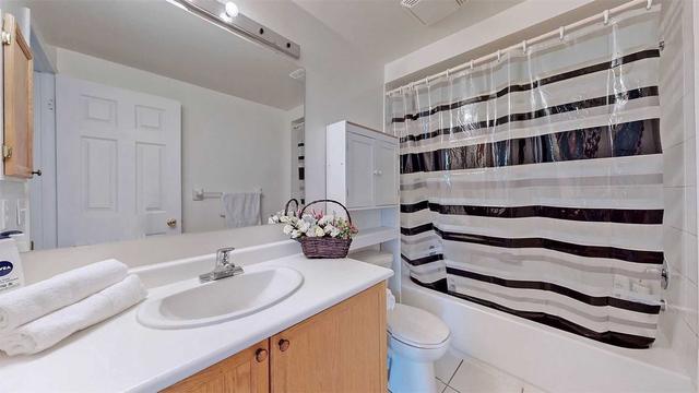2194 St Clair Ave W, House semidetached with 3 bedrooms, 4 bathrooms and 2 parking in Toronto ON | Image 8