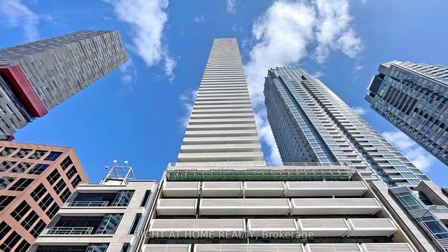 2504 - 2221 Yonge St, Condo with 1 bedrooms, 1 bathrooms and 0 parking in Toronto ON | Image 1