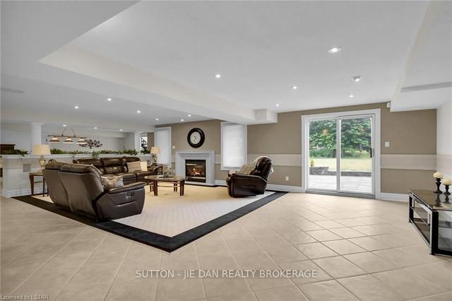 2025 Ashgrove Crt, House detached with 5 bedrooms, 5 bathrooms and 12 parking in London ON | Image 22