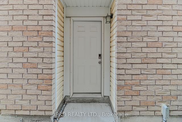 71 Stedford Cres, House detached with 4 bedrooms, 4 bathrooms and 5 parking in Brampton ON | Image 24