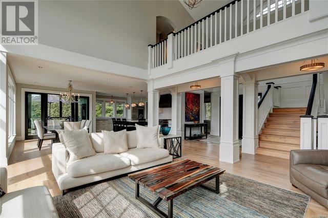 2990 Beach Dr, House detached with 4 bedrooms, 4 bathrooms and 6 parking in Oak Bay BC | Image 11