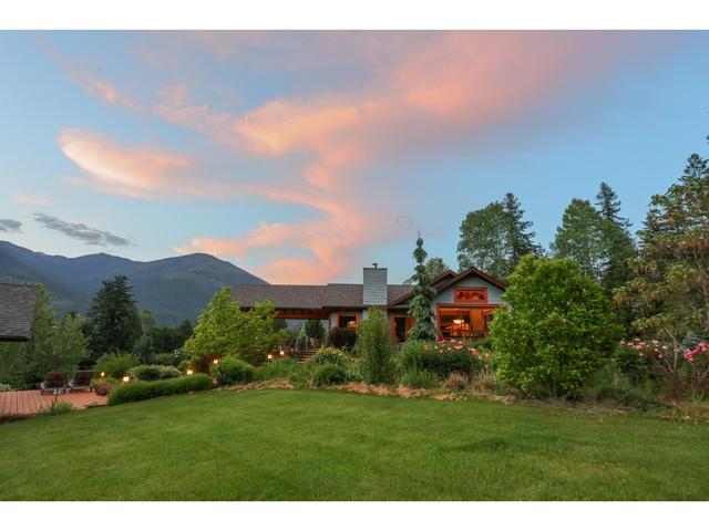 6890 Harrop Procter Road, House detached with 3 bedrooms, 3 bathrooms and 8 parking in Central Kootenay E BC | Image 4