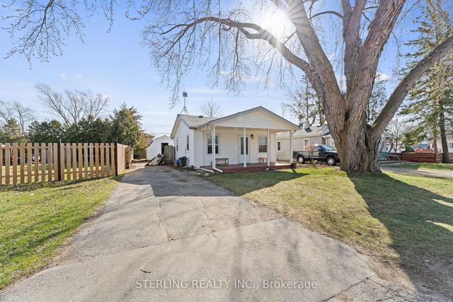 154 Crystal Beach Rd, House detached with 2 bedrooms, 1 bathrooms and 3 parking in Essex ON | Image 12