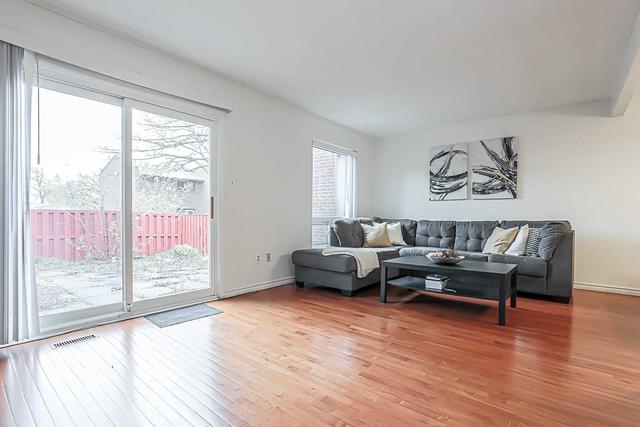801 Military Tr, Townhouse with 3 bedrooms, 3 bathrooms and 1 parking in Toronto ON | Image 10