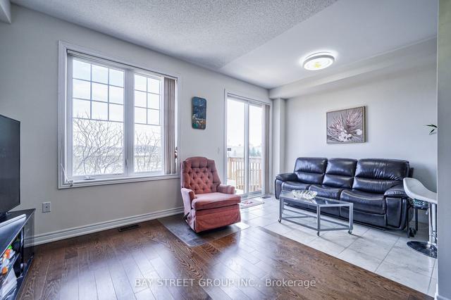 32 Davenfield Circ, House attached with 3 bedrooms, 4 bathrooms and 3 parking in Brampton ON | Image 38