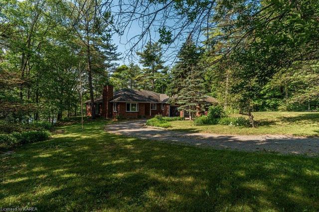 1018 Kingfisher Lane, House detached with 4 bedrooms, 3 bathrooms and null parking in South Frontenac ON | Image 2