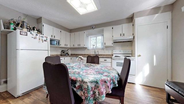 300 St Eloi Ave, House detached with 3 bedrooms, 2 bathrooms and 5 parking in Oshawa ON | Image 6