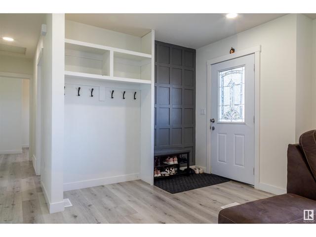 9623 74 St Nw Nw, House detached with 4 bedrooms, 2 bathrooms and 4 parking in Edmonton AB | Image 4