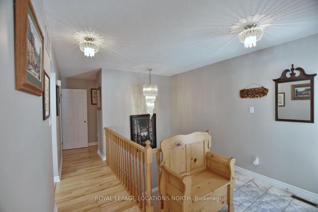 21 Kelley Cres, House detached with 4 bedrooms, 3 bathrooms and 8 parking in Wasaga Beach ON | Image 3