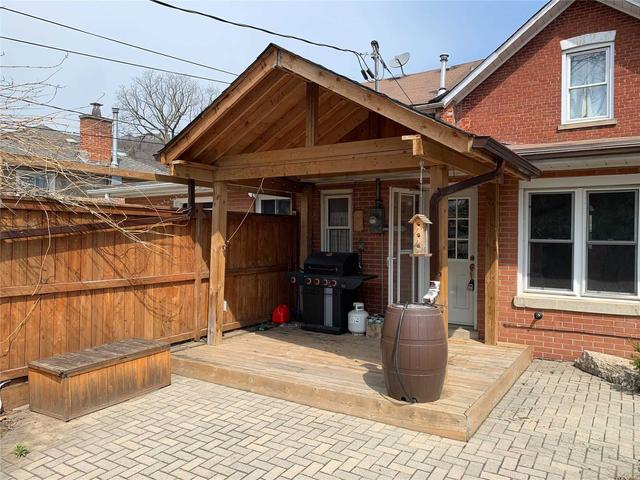 258 King St W, House semidetached with 2 bedrooms, 1 bathrooms and 3 parking in Hamilton ON | Image 5