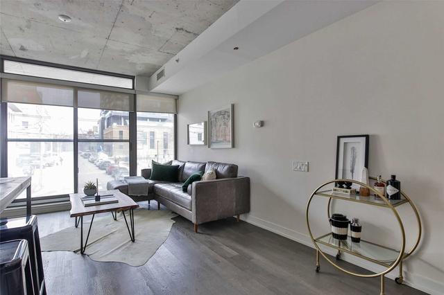 234 - 461 Adelaide St W, Condo with 1 bedrooms, 1 bathrooms and 1 parking in Toronto ON | Image 3