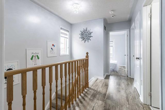 28 Secord Cres, House semidetached with 3 bedrooms, 3 bathrooms and 4 parking in Brampton ON | Image 10