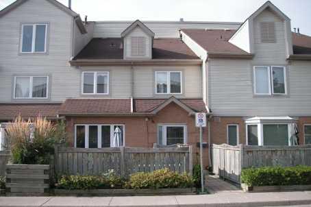 10 - 1211 Parkwest Pl, Townhouse with 2 bedrooms, 2 bathrooms and 1 parking in Mississauga ON | Image 1