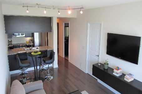 1004 - 1055 Southdown Rd, Condo with 1 bedrooms, 1 bathrooms and 1 parking in Mississauga ON | Image 3