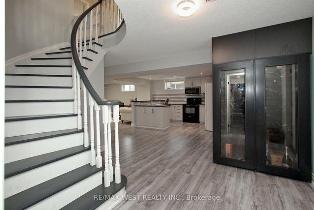 39 Moccasin Tr, House detached with 3 bedrooms, 4 bathrooms and 6 parking in Vaughan ON | Image 9