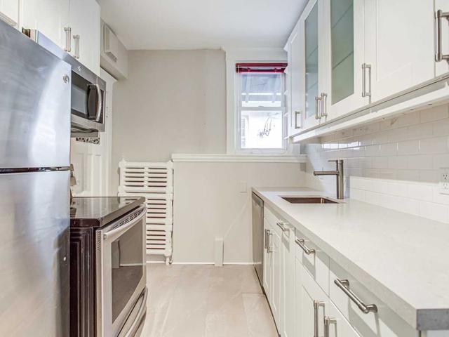upper - 340 St. Clair Ave, House detached with 3 bedrooms, 2 bathrooms and 1 parking in Toronto ON | Image 4