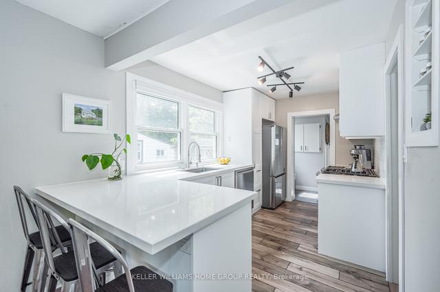 12 Merritt Blvd, House detached with 2 bedrooms, 1 bathrooms and 5 parking in Guelph ON | Image 3