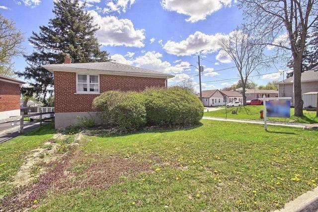 73 Moore St, House detached with 2 bedrooms, 1 bathrooms and 4 parking in Bradford West Gwillimbury ON | Image 8