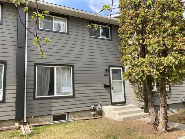 7924 100 Street, Home with 3 bedrooms, 1 bathrooms and 1 parking in Grande Prairie AB | Image 1