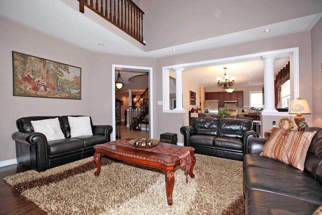 19 Titus St, House detached with 4 bedrooms, 4 bathrooms and 4 parking in Markham ON | Image 3