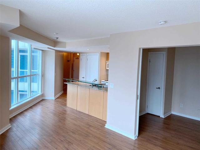 1813 - 208 Queens Quay W, Condo with 1 bedrooms, 1 bathrooms and 0 parking in Toronto ON | Image 7