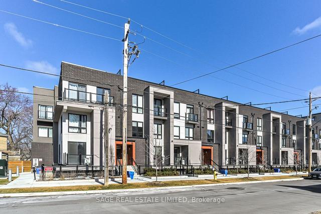 7 - 12 Marquette Ave, Townhouse with 2 bedrooms, 2 bathrooms and 2 parking in Toronto ON | Image 1