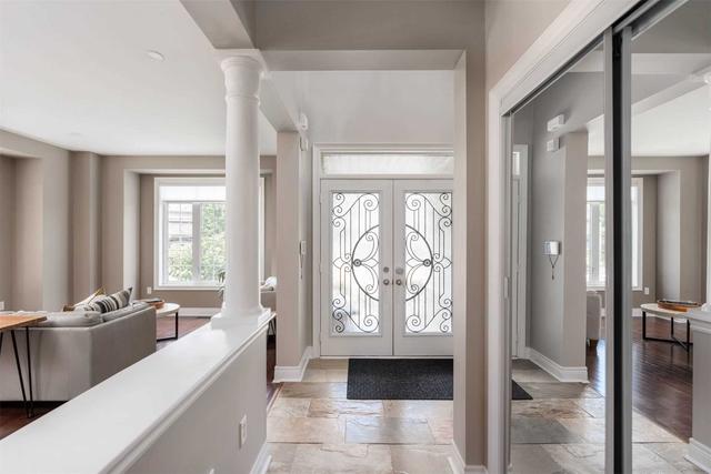 2151 Bingley Cres, House detached with 4 bedrooms, 3 bathrooms and 6 parking in Oakville ON | Image 2