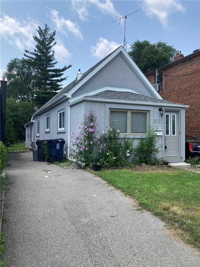 532 Jane St, House detached with 2 bedrooms, 2 bathrooms and 3 parking in Toronto ON | Image 1