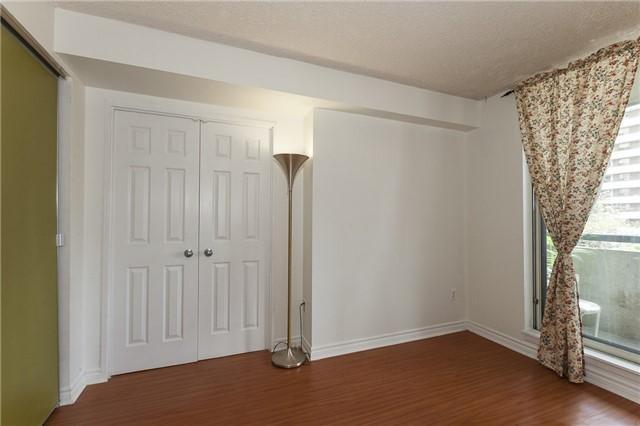 202 - 5 Lisa St, Condo with 3 bedrooms, 2 bathrooms and 1 parking in Brampton ON | Image 11