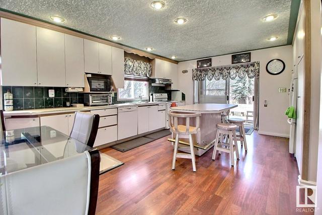 6723 187 St Nw, House detached with 4 bedrooms, 1 bathrooms and null parking in Edmonton AB | Image 2