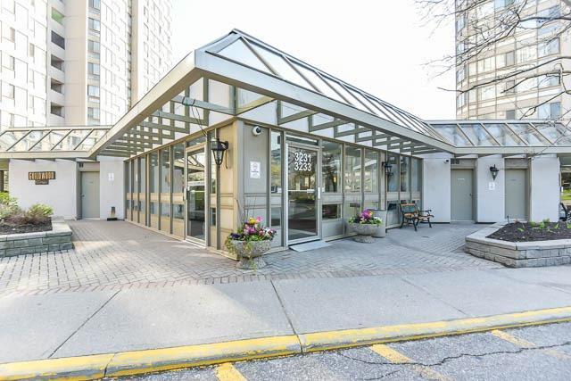 Ph10 - 3233 Eglinton Ave E, Condo with 2 bedrooms, 2 bathrooms and 3 parking in Toronto ON | Image 2